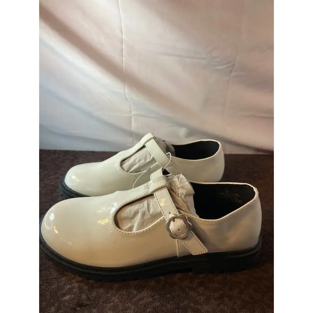Old‎ Navy girls chunky patent leather white shoes